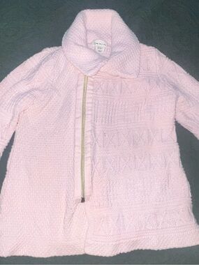 Akini girl’s pink knit textured jacket with an asymmetrical zipper. Size 4-5